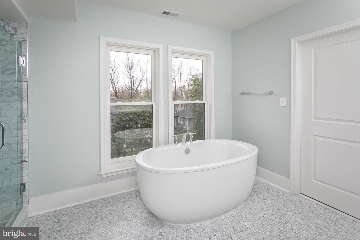 216 Hawthorn Road Baltimore, MD 21210 - Photo 12 of 30 Bath (Master)