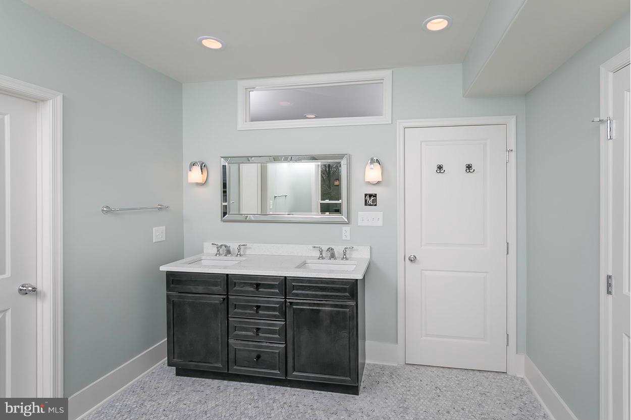 216 Hawthorn Road Baltimore, MD 21210 - Photo 13 of 30 Bath (Master)