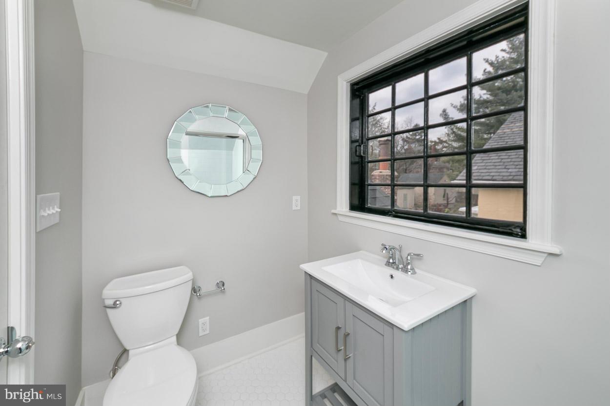 216 Hawthorn Road Baltimore, MD 21210 - Photo 19 of 30 Bath