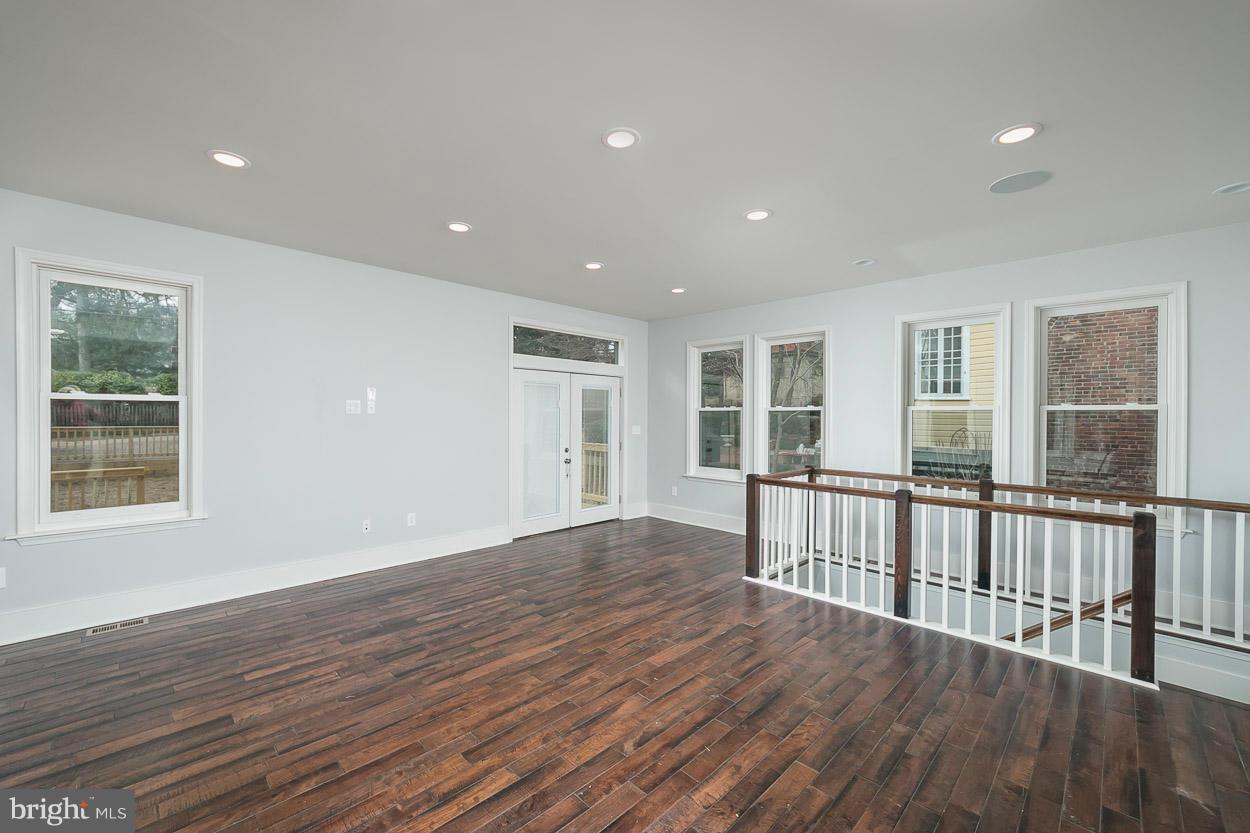 216 Hawthorn Road Baltimore, MD 21210 - Photo 3 of 30 Living Room