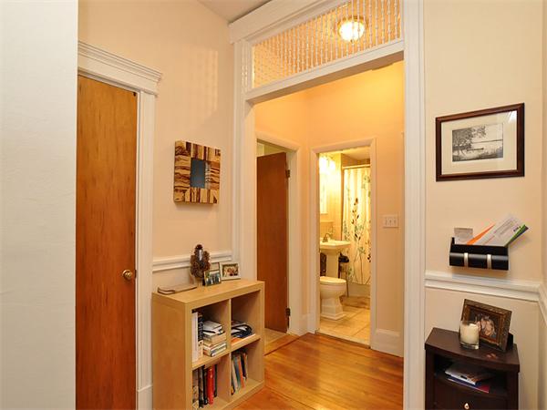 12 Kilsyth Road, Unit 1 Brookline, MA 02445 - Photo 5 of 9 a living room with a bed and a window