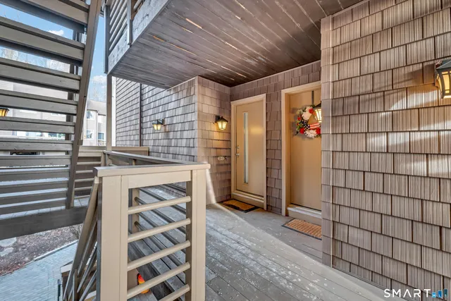 a view of entryway with shower