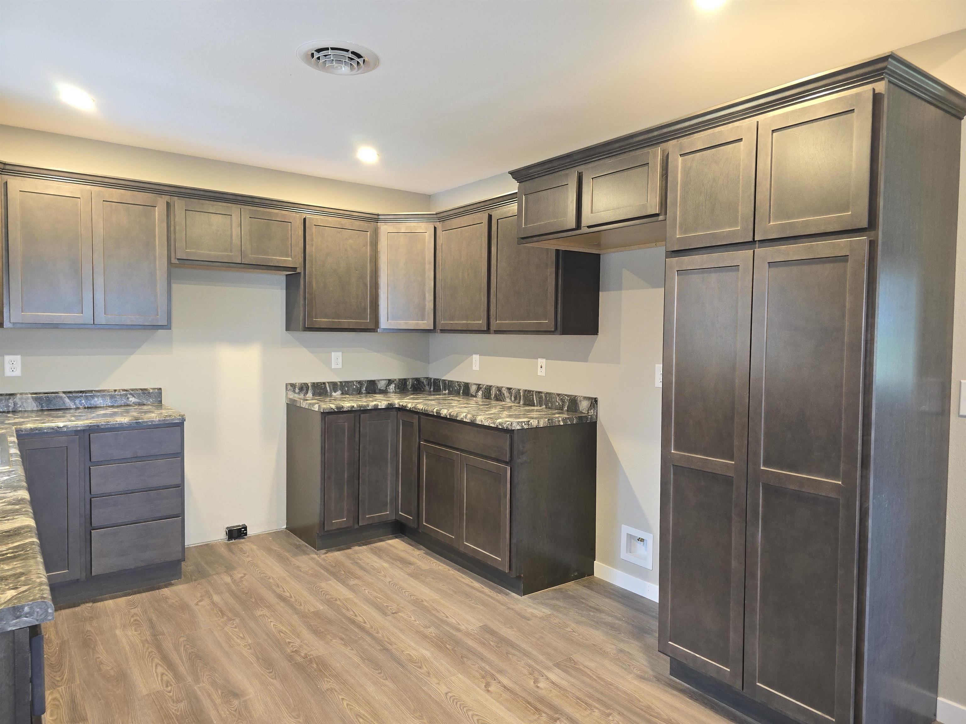1005 Augusta Road Carthage, IL 62321 - Photo 2 of 20
