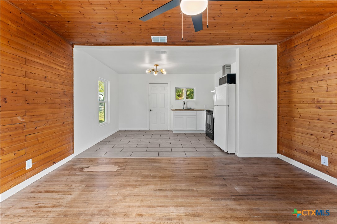 1807 South 11th Street Temple, TX 76504 - Photo 5 of 27 Real Hardwood Floors