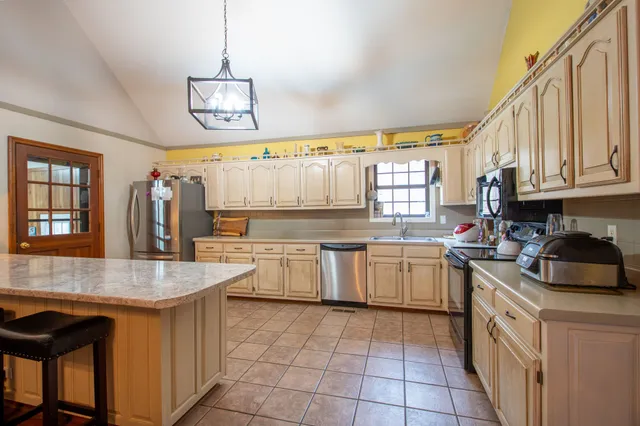 $825,000 | 323 Spring Creek Road, Lawrenceburg, TN 38464