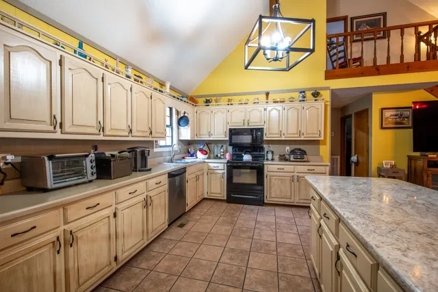 $825,000 | 323 Spring Creek Road, Lawrenceburg, TN 38464