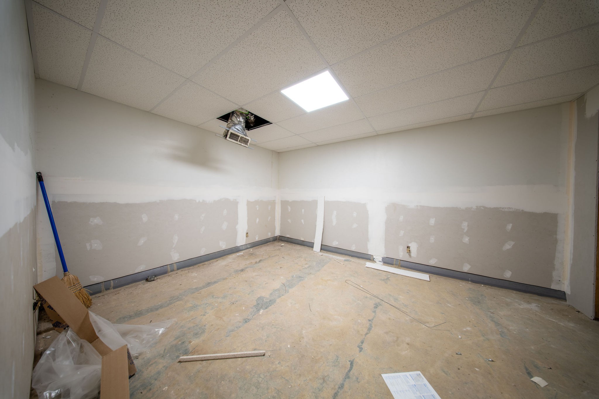 323 Spring Creek Road Lawrenceburg, TN 38464 - Photo 28 of 49 a view of an empty room