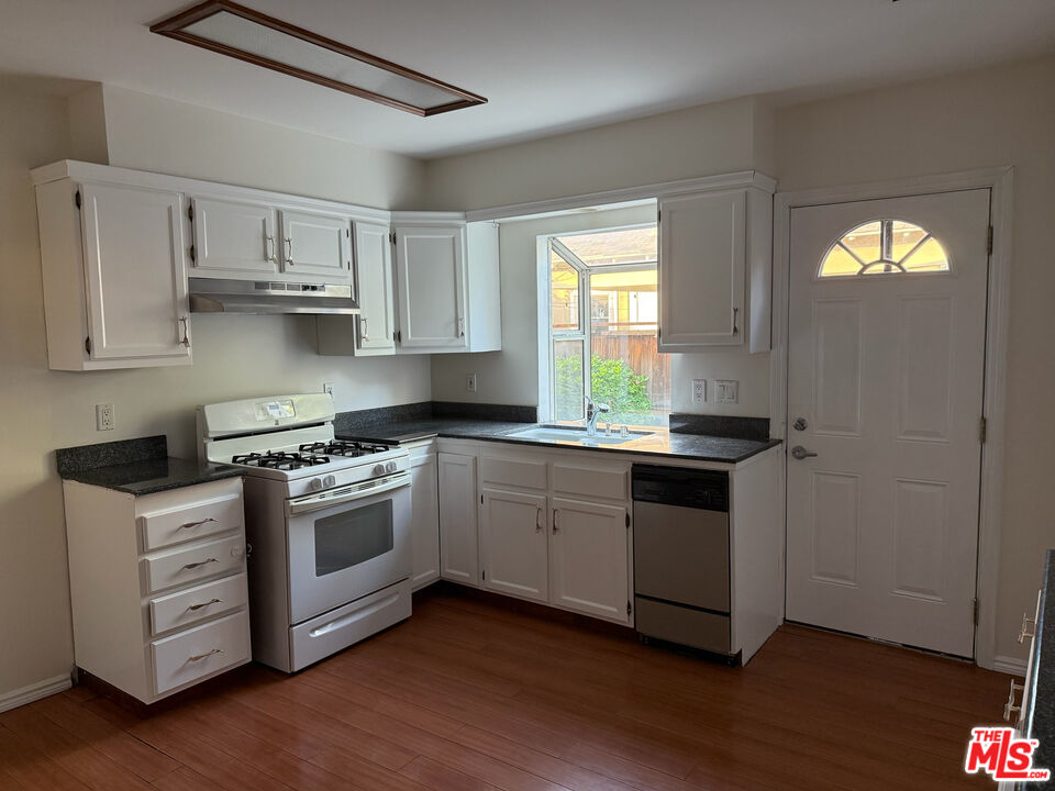 Undisclosed Address Valley Village, CA 91607 - Photo 3 of 9