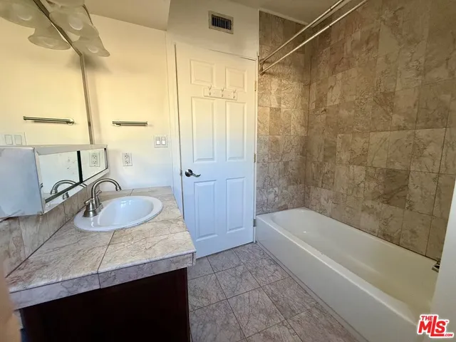 $2,499 | Undisclosed Address, Valley Village, CA 91607