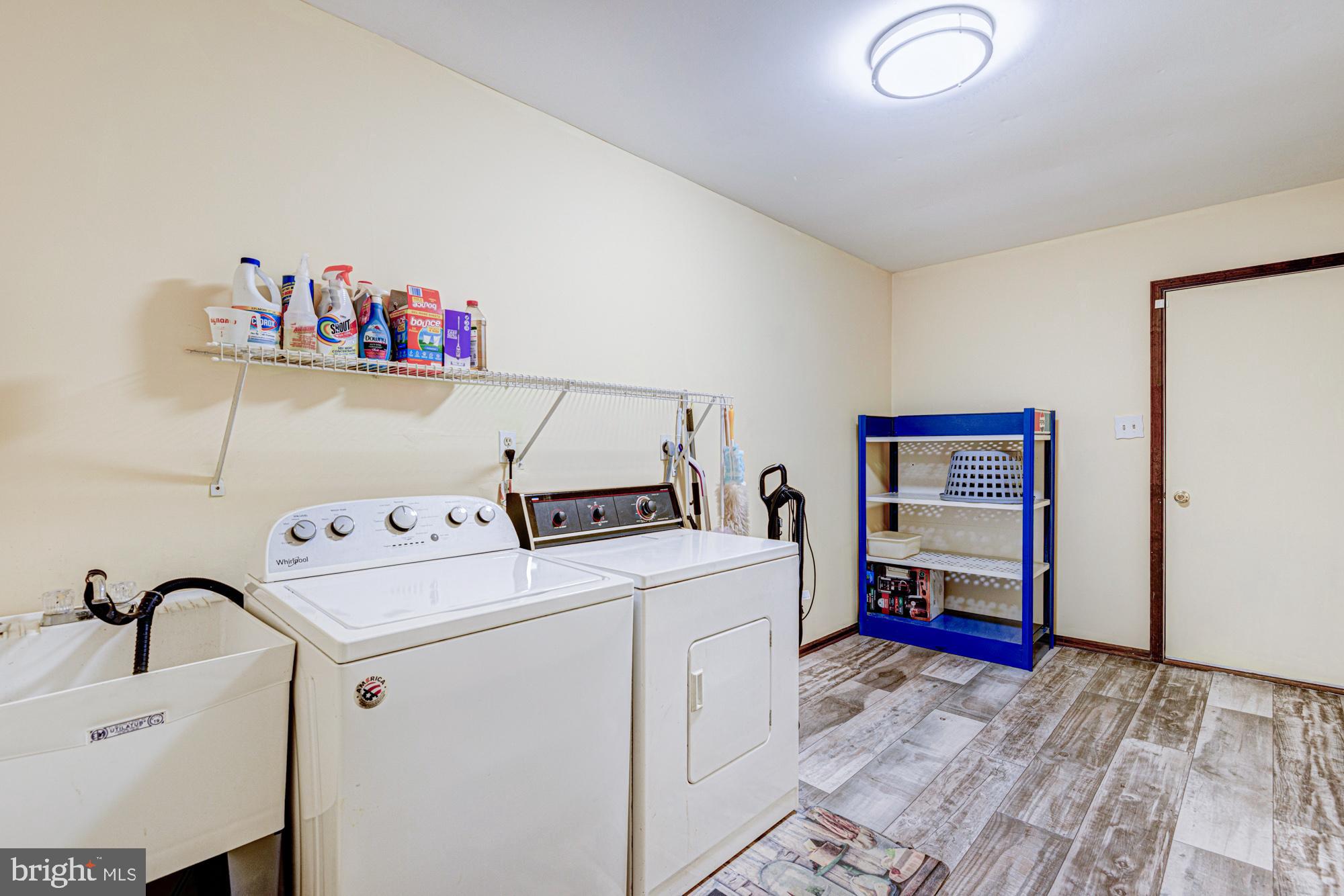 8 Risa Court Newark, DE 19702 - Photo 40 of 58 a utility room with dryer and washer