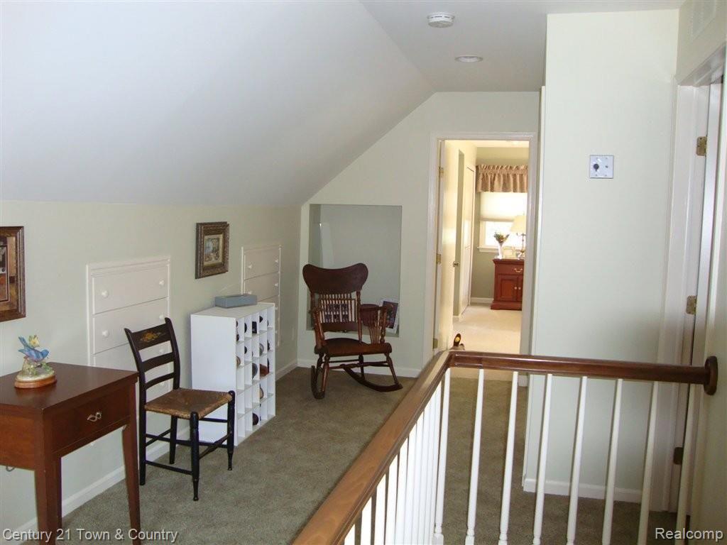 1918 Willowood Drive Rochester, MI 48307 - Photo 16 of 46 SITTING AREA