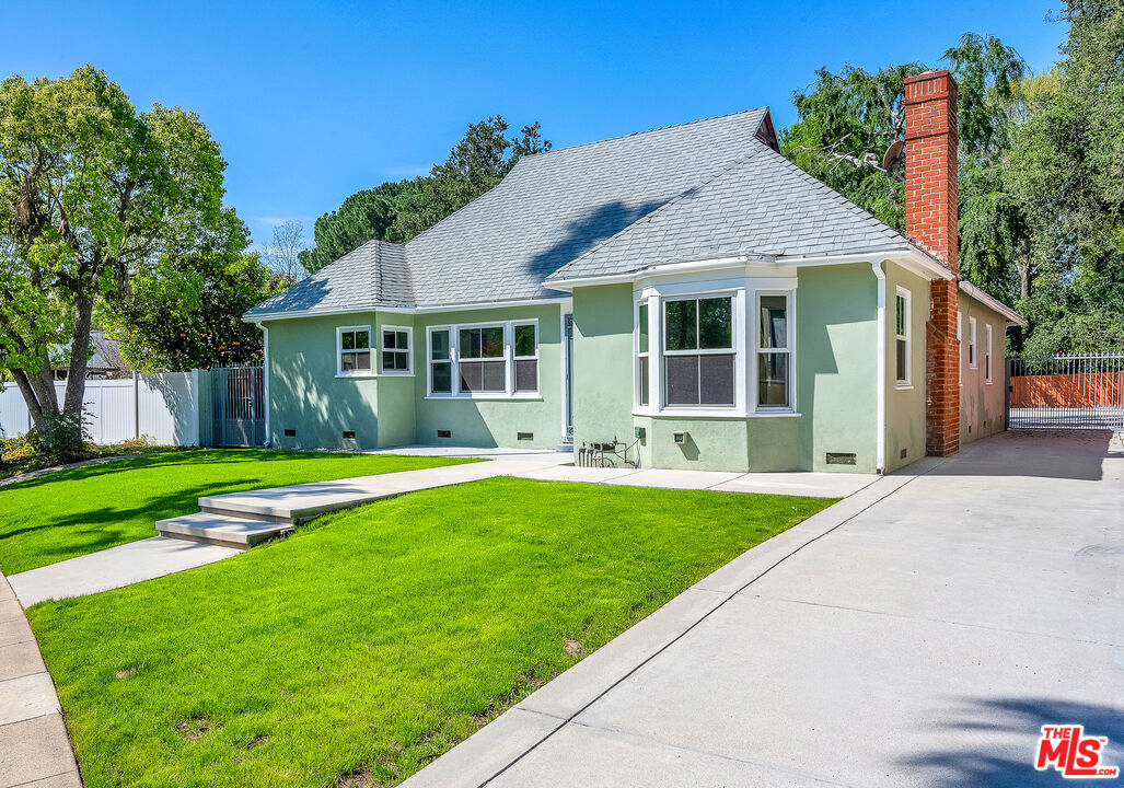 1091 Palm Terrace Pasadena, CA 91104 - Photo 2 of 34
