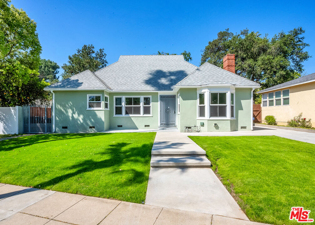 1091 Palm Terrace Pasadena, CA 91104 - Photo 3 of 34