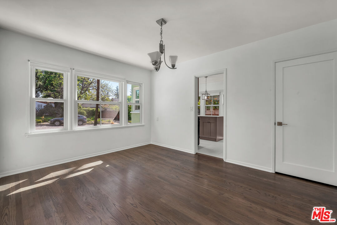 1091 Palm Terrace Pasadena, CA 91104 - Photo 7 of 34