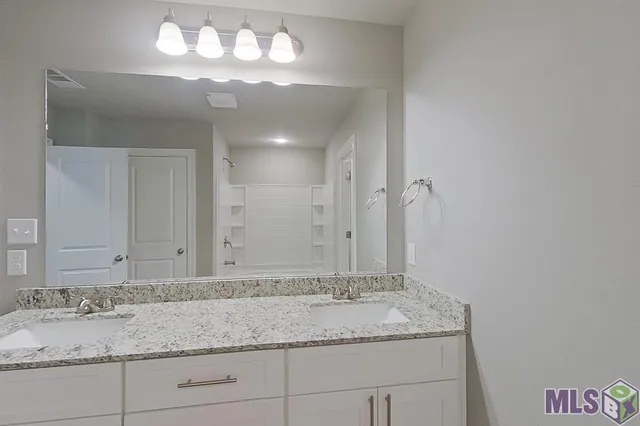 $1,985 | 13808 Pinyon Drive, Denham Springs, LA 70726