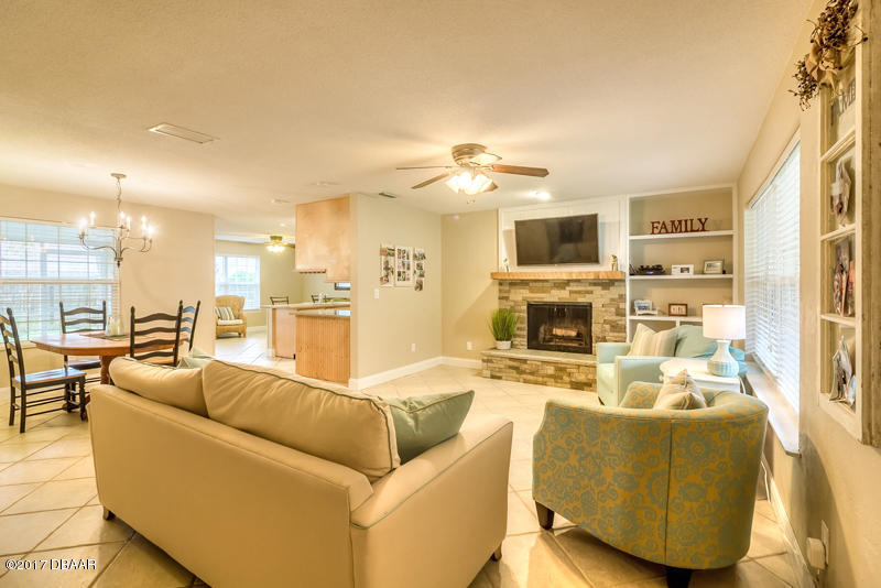 933 Mill Rd Lane Port Orange, FL 32127 - Photo 16 of 49 Family Room