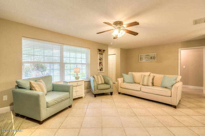 933 Mill Rd Lane Port Orange, FL 32127 - Photo 18 of 49 Family Room (3)