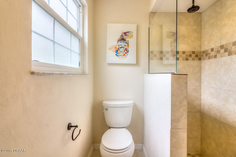 933 Mill Rd Lane Port Orange, FL 32127 - Photo 25 of 49 Owner's Bath (2)