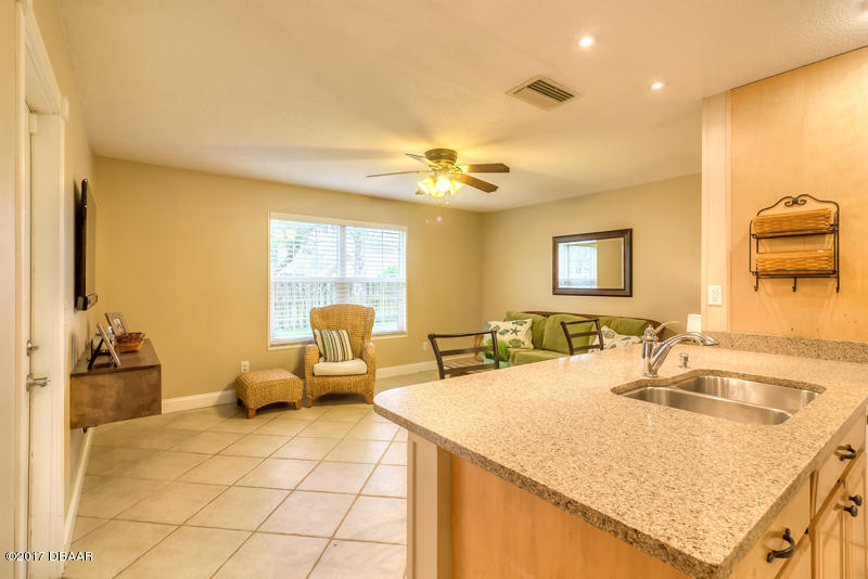 933 Mill Rd Lane Port Orange, FL 32127 - Photo 5 of 49 Living Room