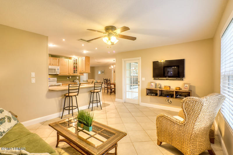 933 Mill Rd Lane Port Orange, FL 32127 - Photo 6 of 49 Living Room (2)
