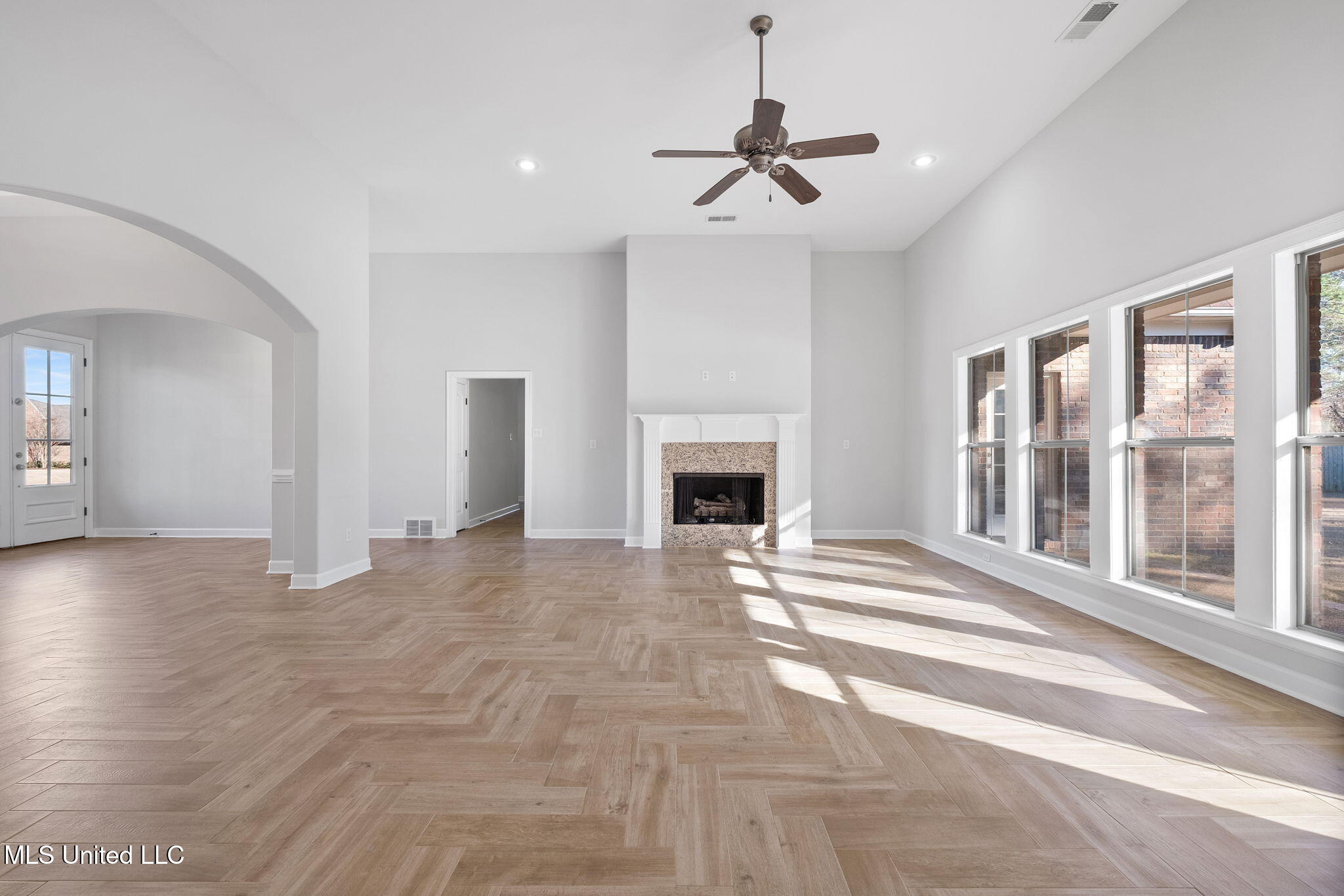 14259 Chapel Ridge Trail Olive Branch, MS 38654 - Photo 4 of 34 21-web-or-mls-DSCF1726