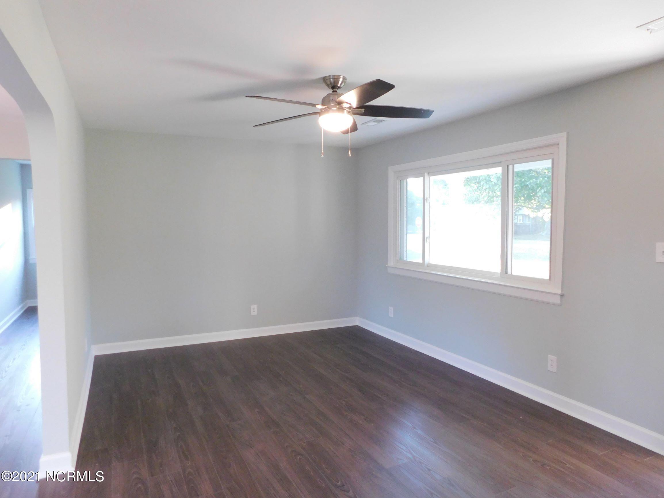 4302 Gordon Road Wilmington, NC 28405 - Photo 5 of 27 DSCN0688