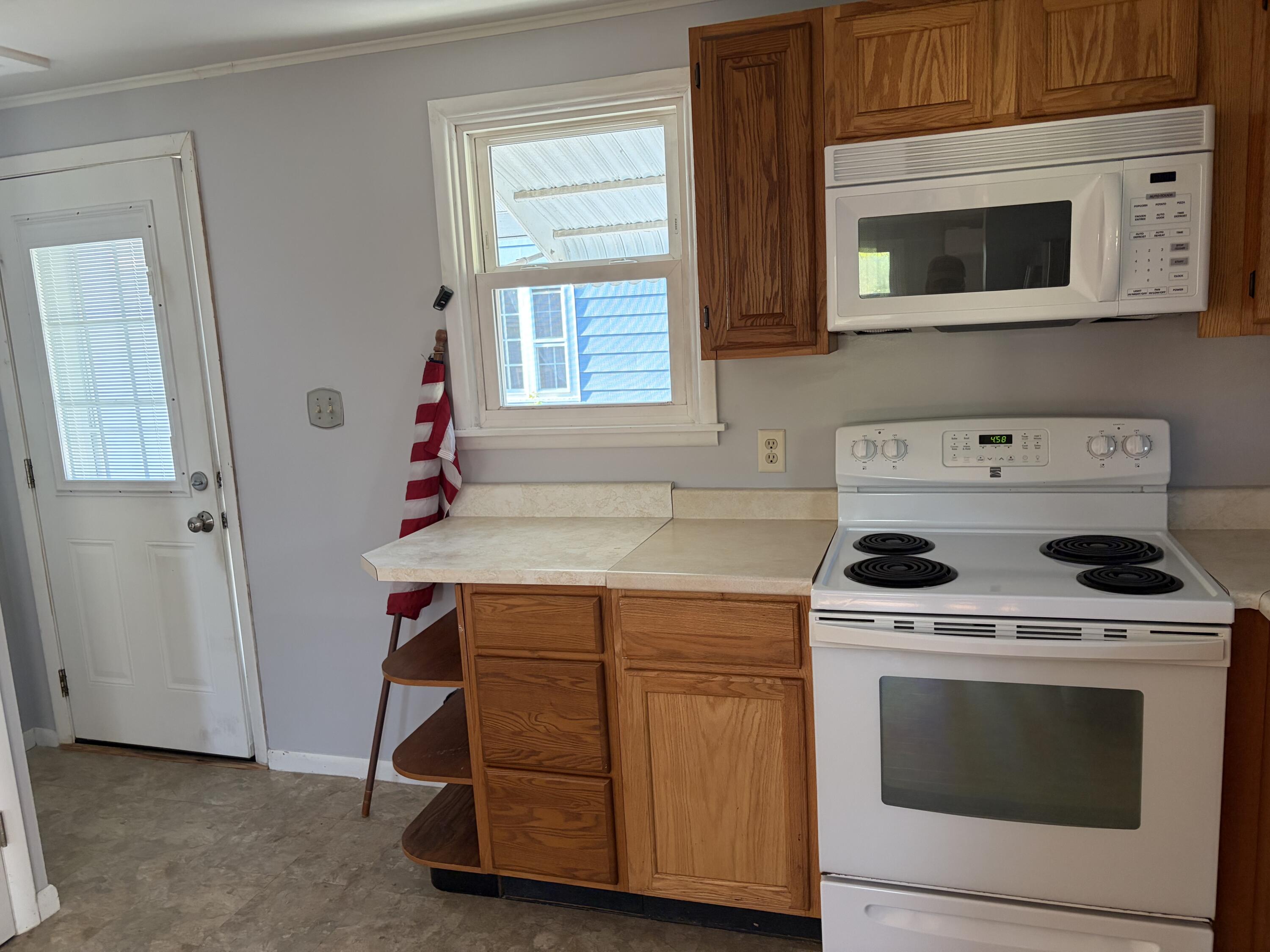 15 Standish Street Plattsburgh, NY 12901 - Photo 2 of 18