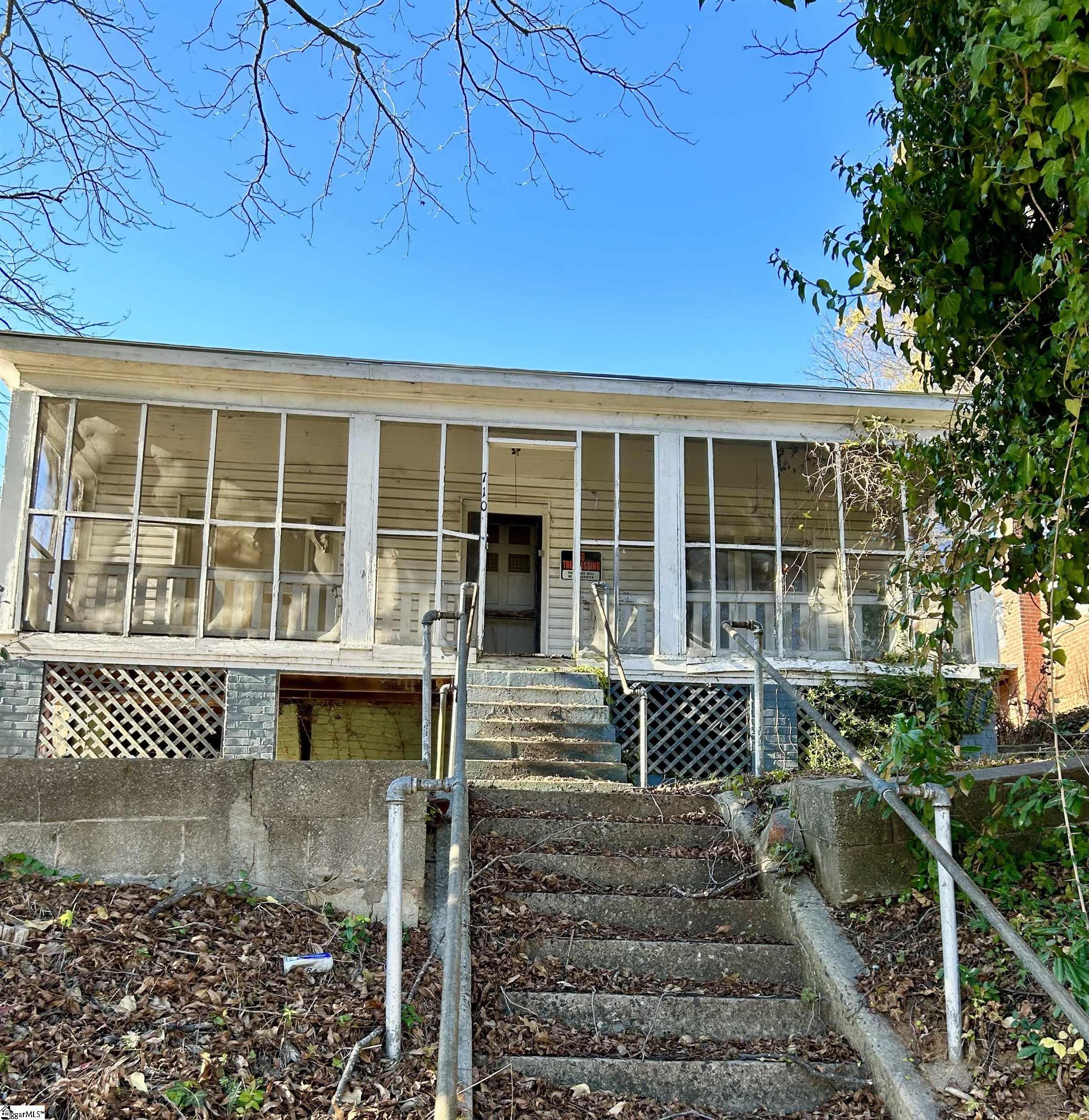 710 South Logan Street Gaffney, SC 29341 - Photo 1 of 14