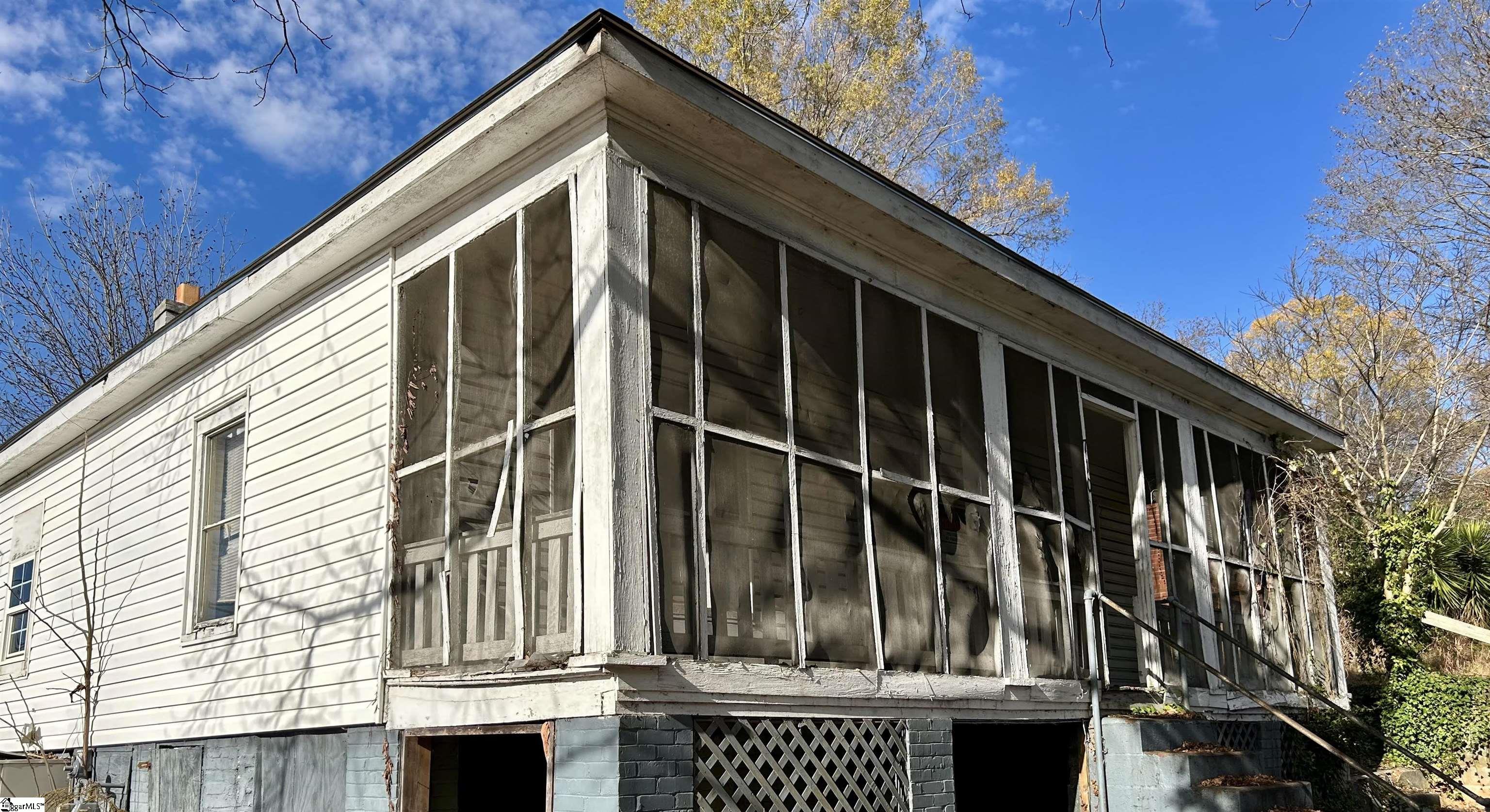 710 South Logan Street Gaffney, SC 29341 - Photo 2 of 14