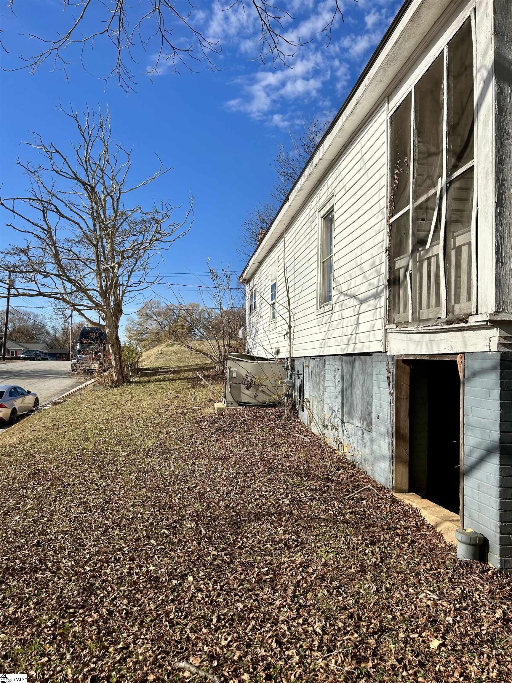 710 South Logan Street Gaffney, SC 29341 - Photo 4 of 14