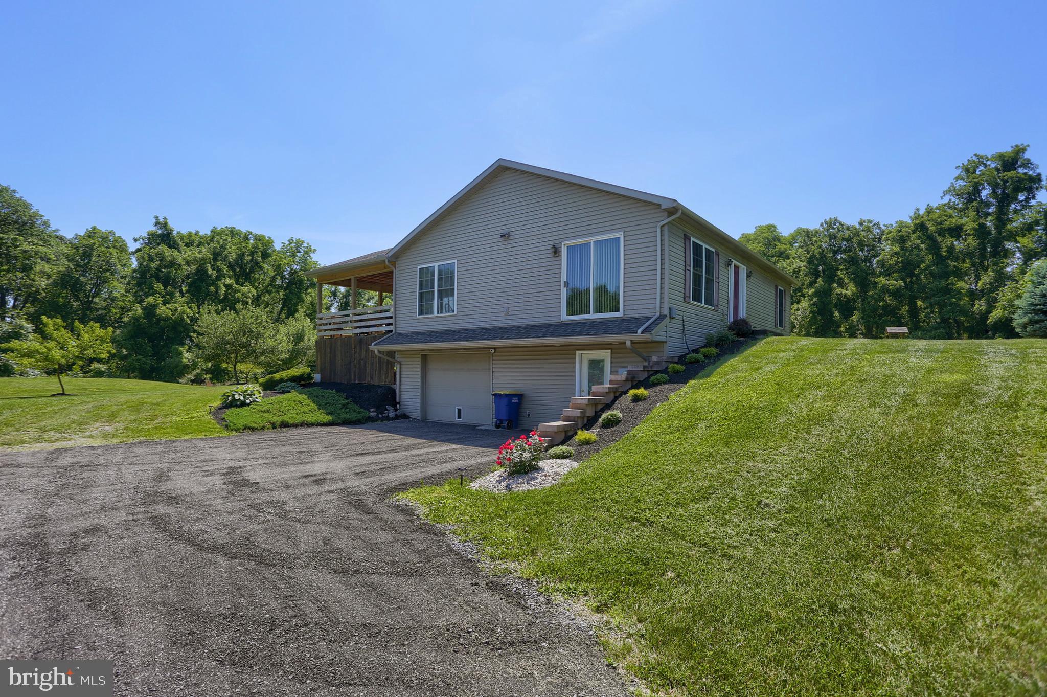 268 Valley Road Etters, PA 17319 - Photo 2 of 47 Exposed side view