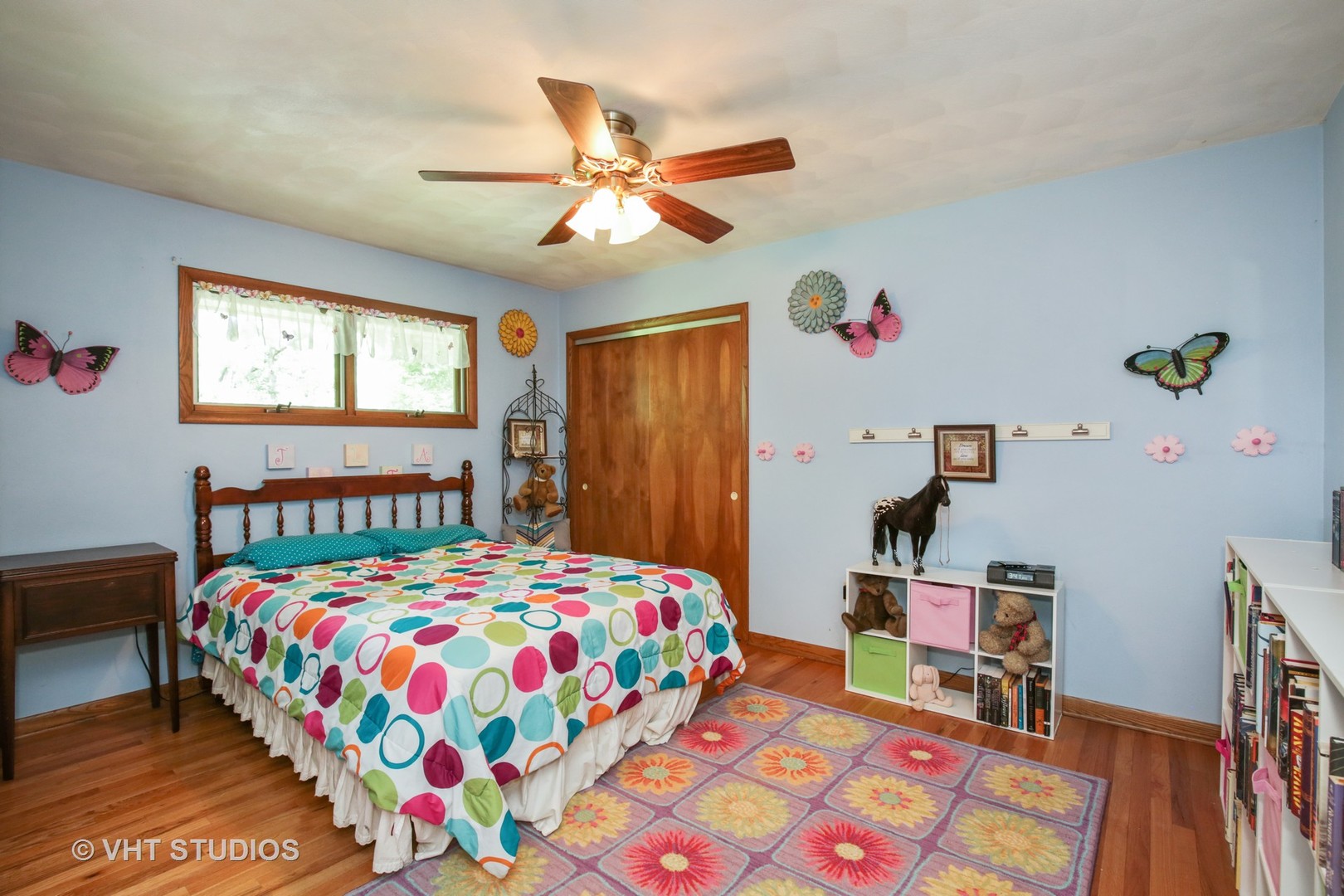 707 Hickory Road Woodstock, IL 60098 - Photo 10 of 16 a bedroom with a bed and a dresser in it