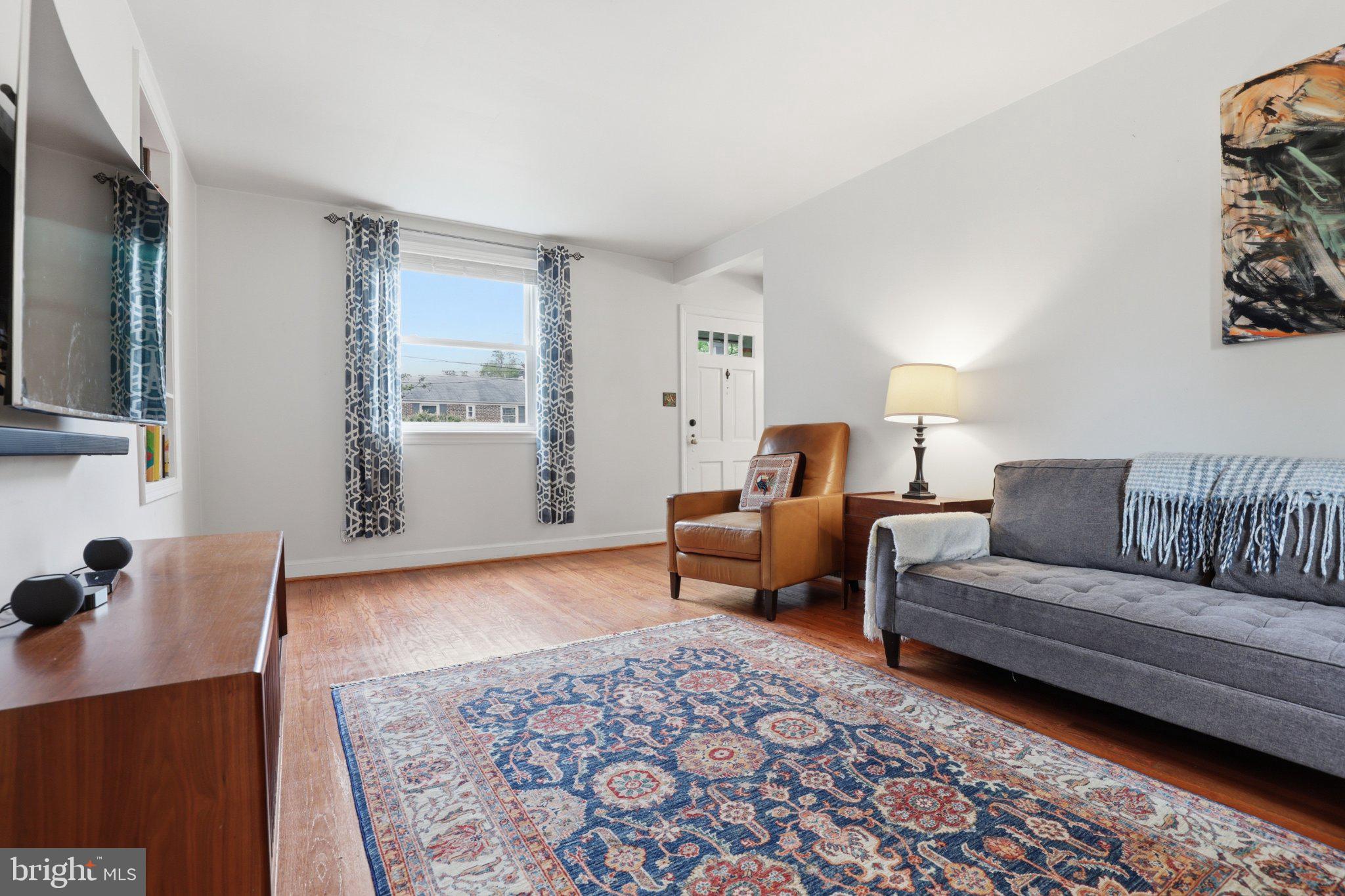 10032 Dallas Avenue Silver Spring, MD 20901 - Photo 13 of 38 Bright and inviting living space.