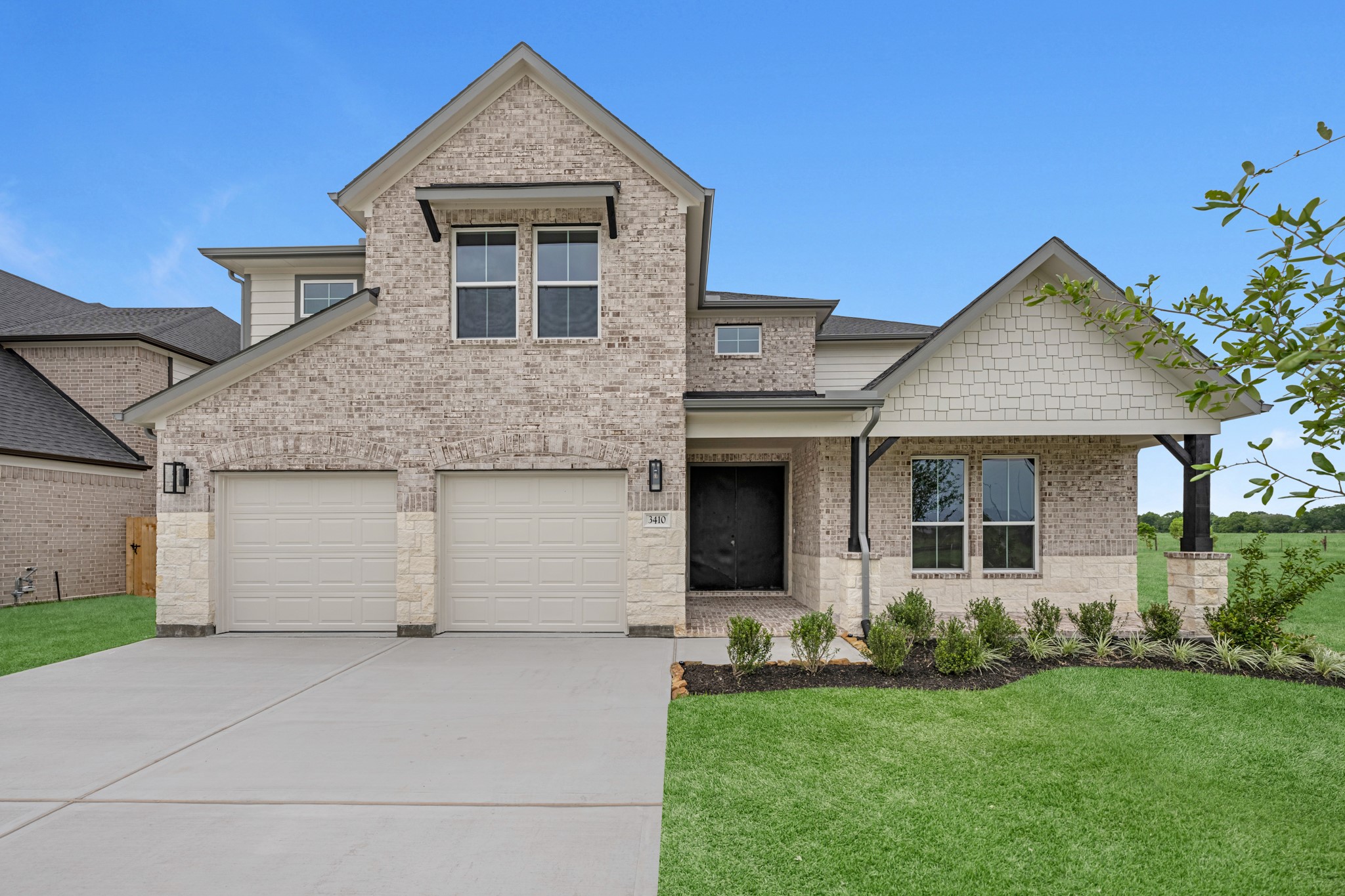 3410 Everglade Lane Rosenberg, TX 77471 - Photo 29 of 39 a front view of a house with a garden and yard