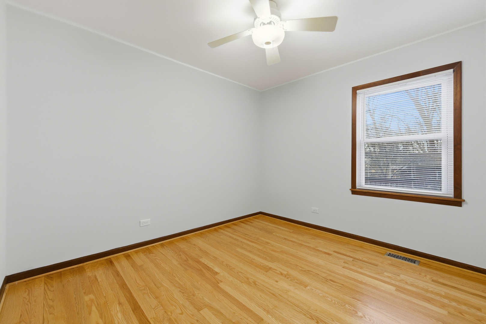 704 Springfield Drive Roselle, IL 60172 - Photo 13 of 28 an empty room with a window