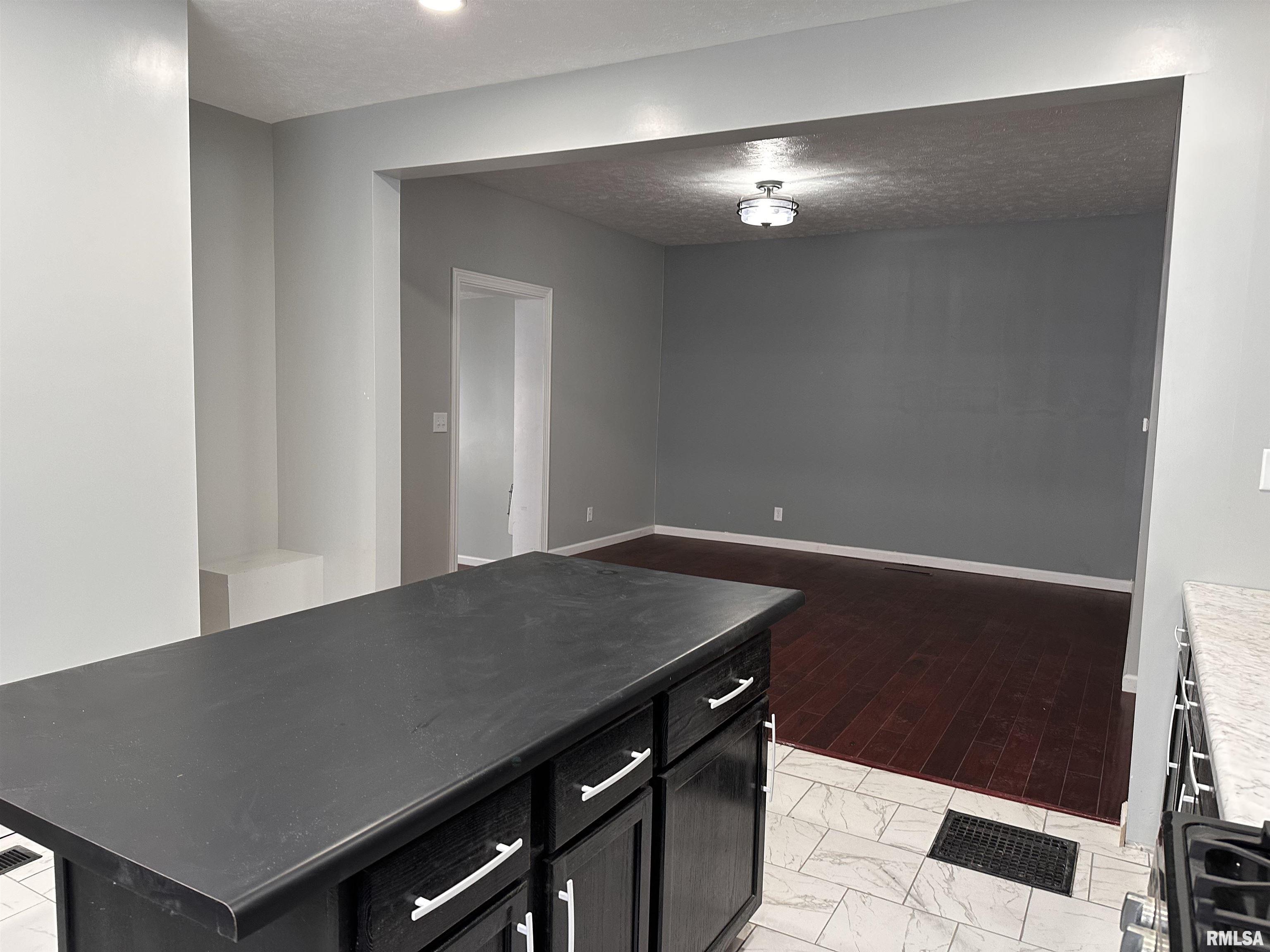 1612 East Cummins Avenue Springfield, IL 62702 - Photo 9 of 27 Gallery Image 9