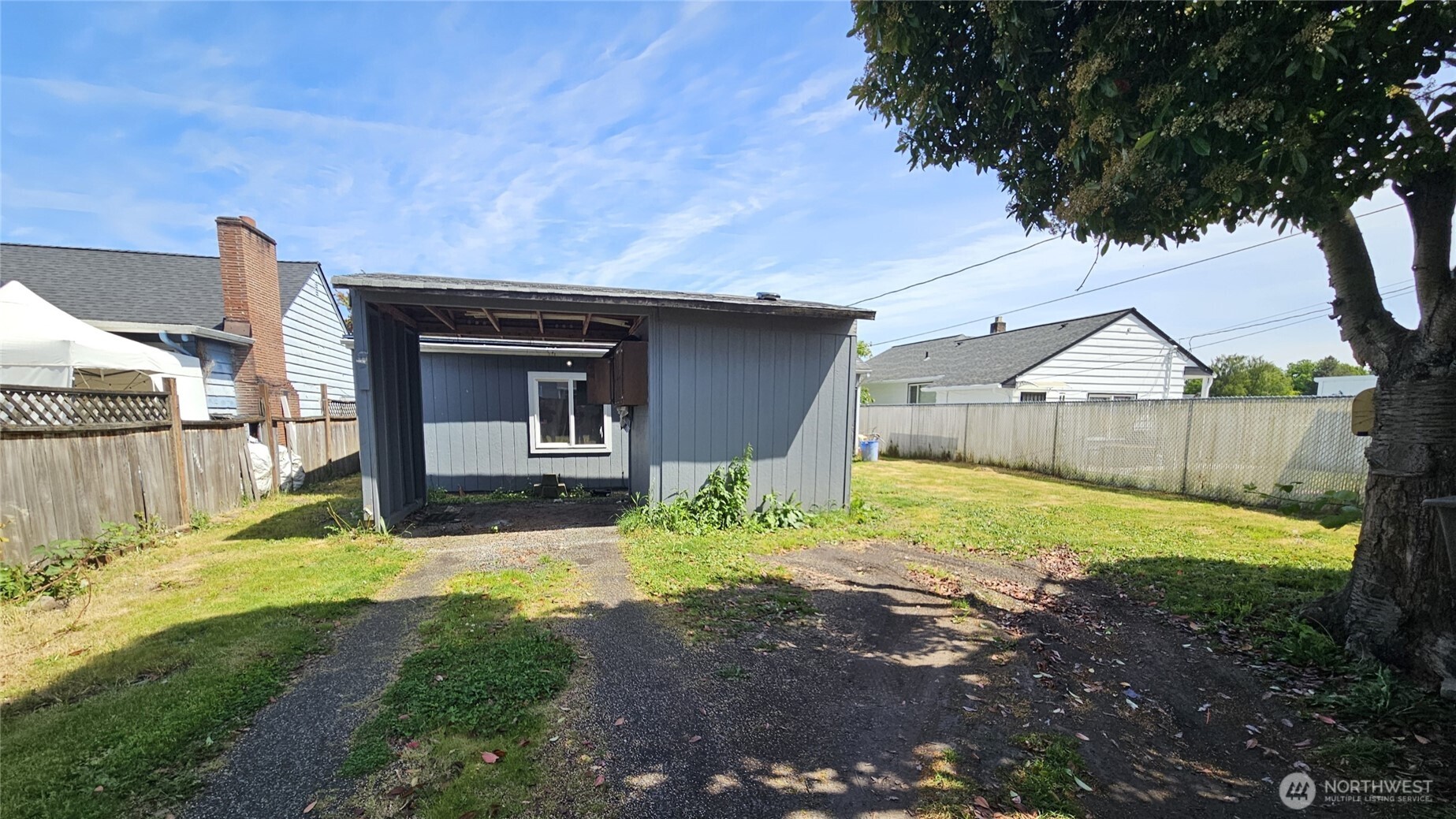 947 19th Avenue Longview, WA 98632 - Photo 3 of 12 a view of a back yard of the house