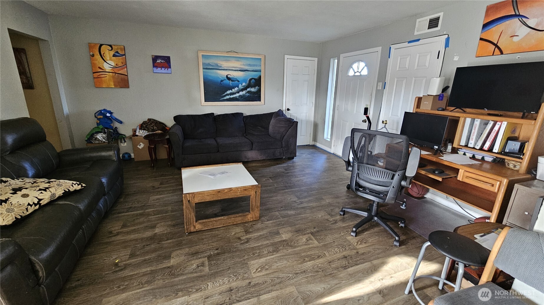 947 19th Avenue Longview, WA 98632 - Photo 4 of 12 a living room with furniture and a flat screen tv
