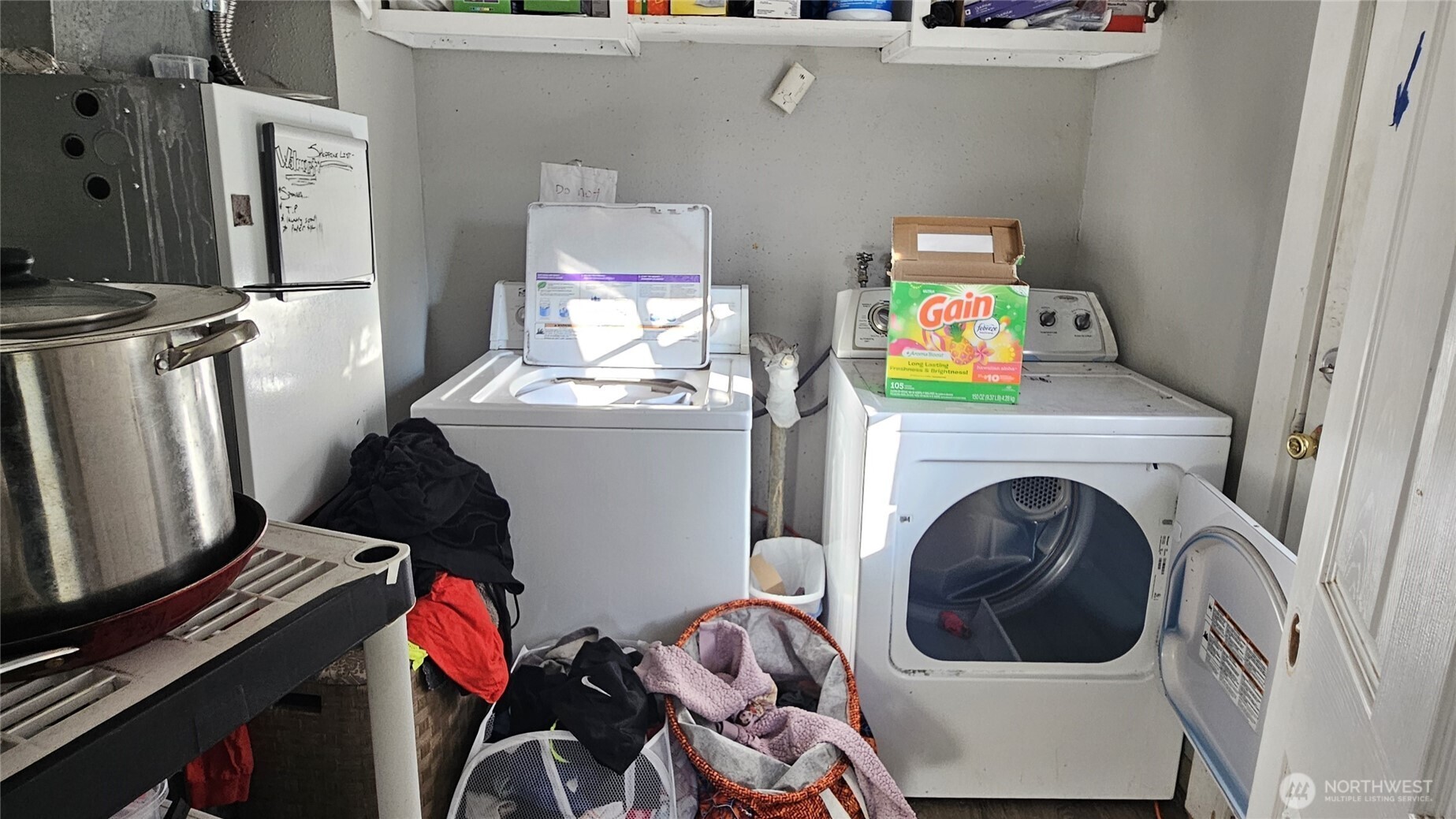 947 19th Avenue Longview, WA 98632 - Photo 9 of 12 a utility room with dryer and washer