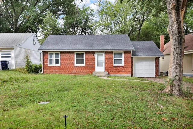 $135,000 | 7406 Tracy Avenue, Kansas City, MO 64131