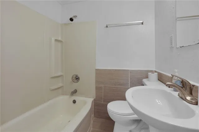 $135,000 | 7406 Tracy Avenue, Kansas City, MO 64131