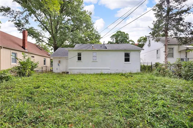 $135,000 | 7406 Tracy Avenue, Kansas City, MO 64131