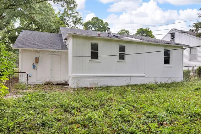 $135,000 | 7406 Tracy Avenue, Kansas City, MO 64131