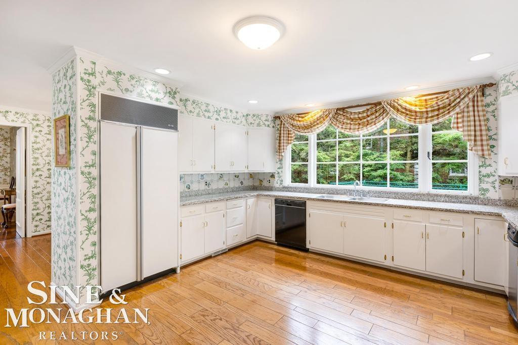 681 Lake Shore Road Grosse Pointe, MI 48236 - Photo 10 of 75 50114891-9.JPG