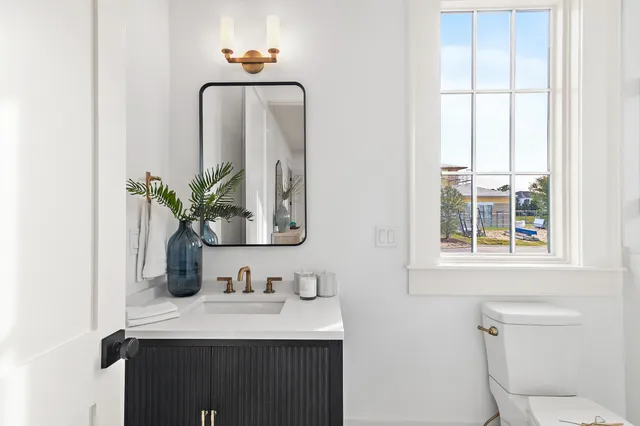 a view of entryway with a front door