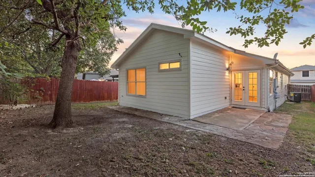a view of a house with a backyard