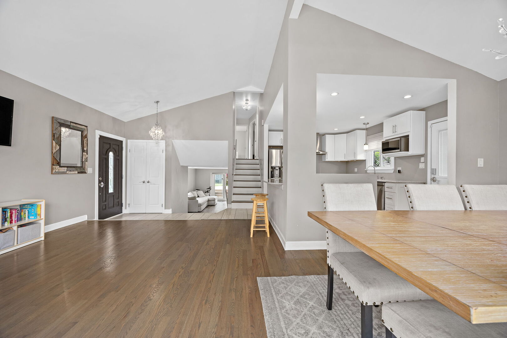8104 Gross Point Road Morton Grove, IL 60053 - Photo 9 of 40