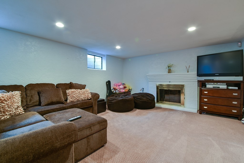 10 Greystone Road Dover, MA 02030 - Photo 28 of 30 Gallery Image 28