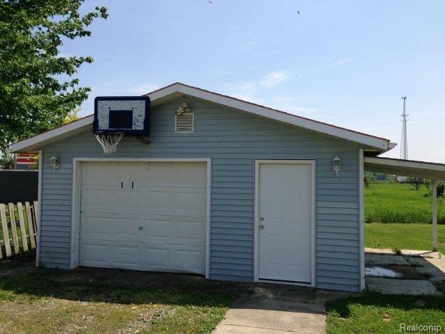 2101 Plank Road Marine City, MI 48039 - Photo 3 of 22 IMG_1078 (640x480).jpg