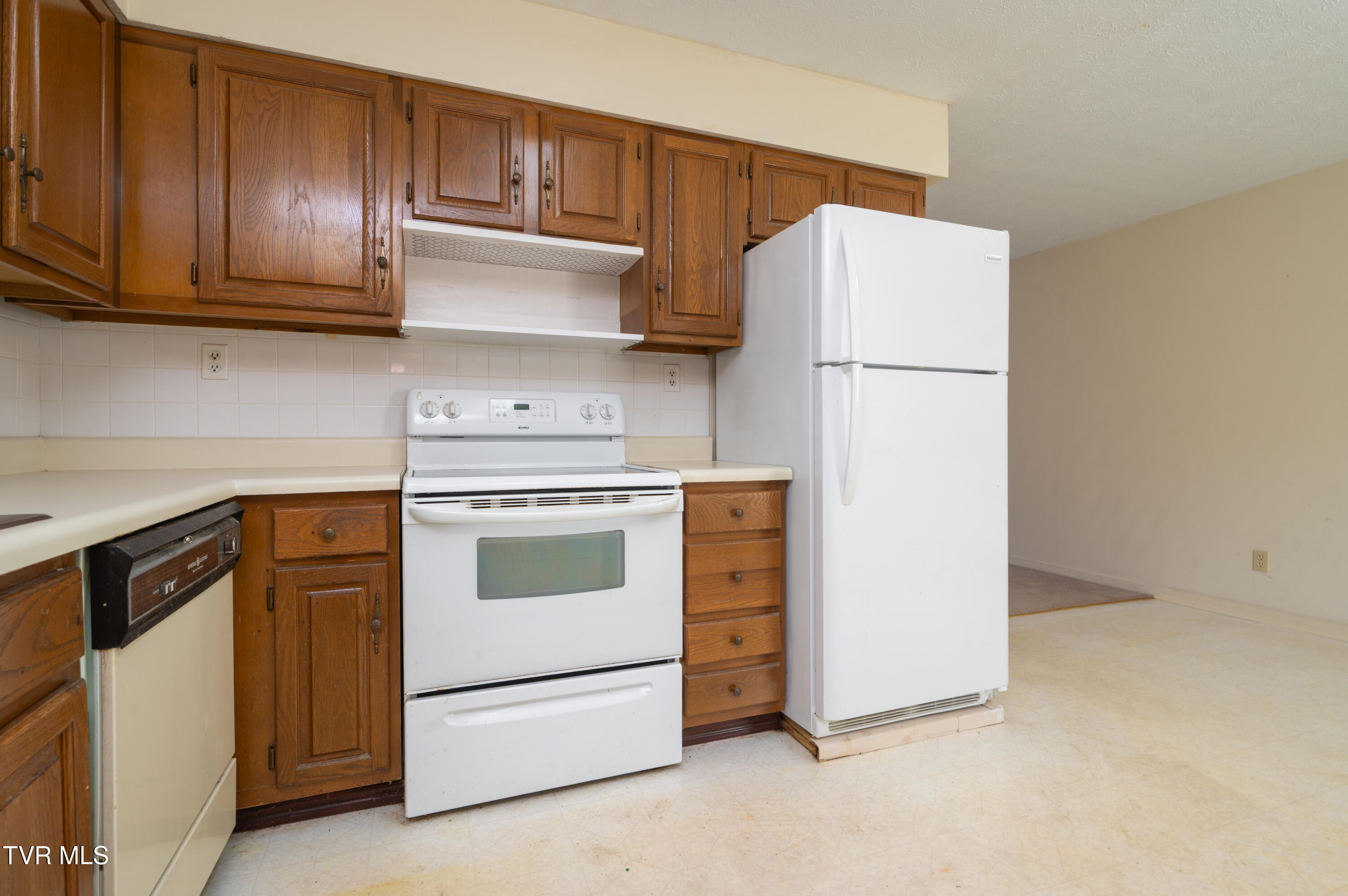 3539 Netherland Inn Road, Unit 11 Kingsport, TN 37660 - Photo 13 of 40 Netherland Inn-16